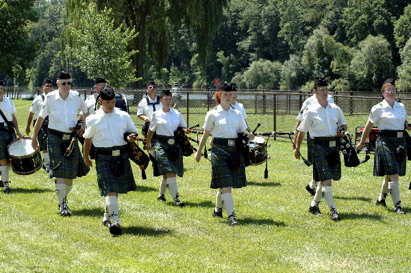 Glen Erin Pipe Band marching to the line